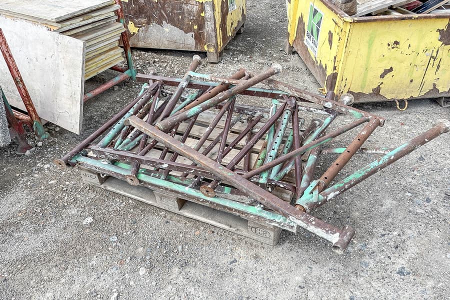 Palette Gerüstböcke MÜBA F1,2, ausziehbar